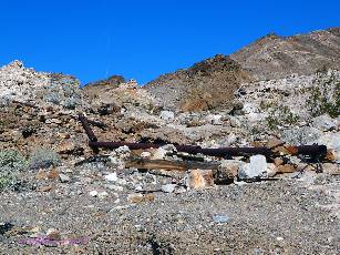 Death-Valley-2020-day4-4  pipes  w.jpg (589745 bytes)